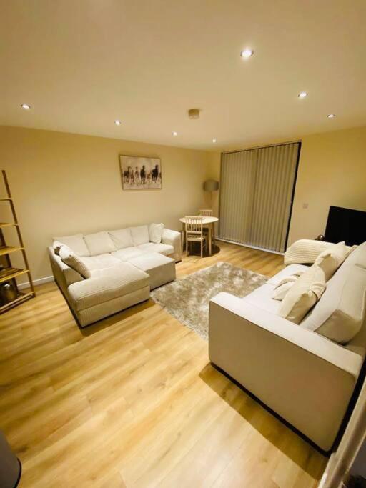 Liverpool City Centre Modern Apartment Fits 6 People ภายนอก รูปภาพ